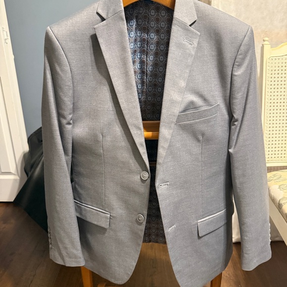 Elegant Light Gray Men's 3 piece Suit